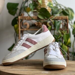 American Rag Shaley Sneakers in White and Blush Women’s Size 6
